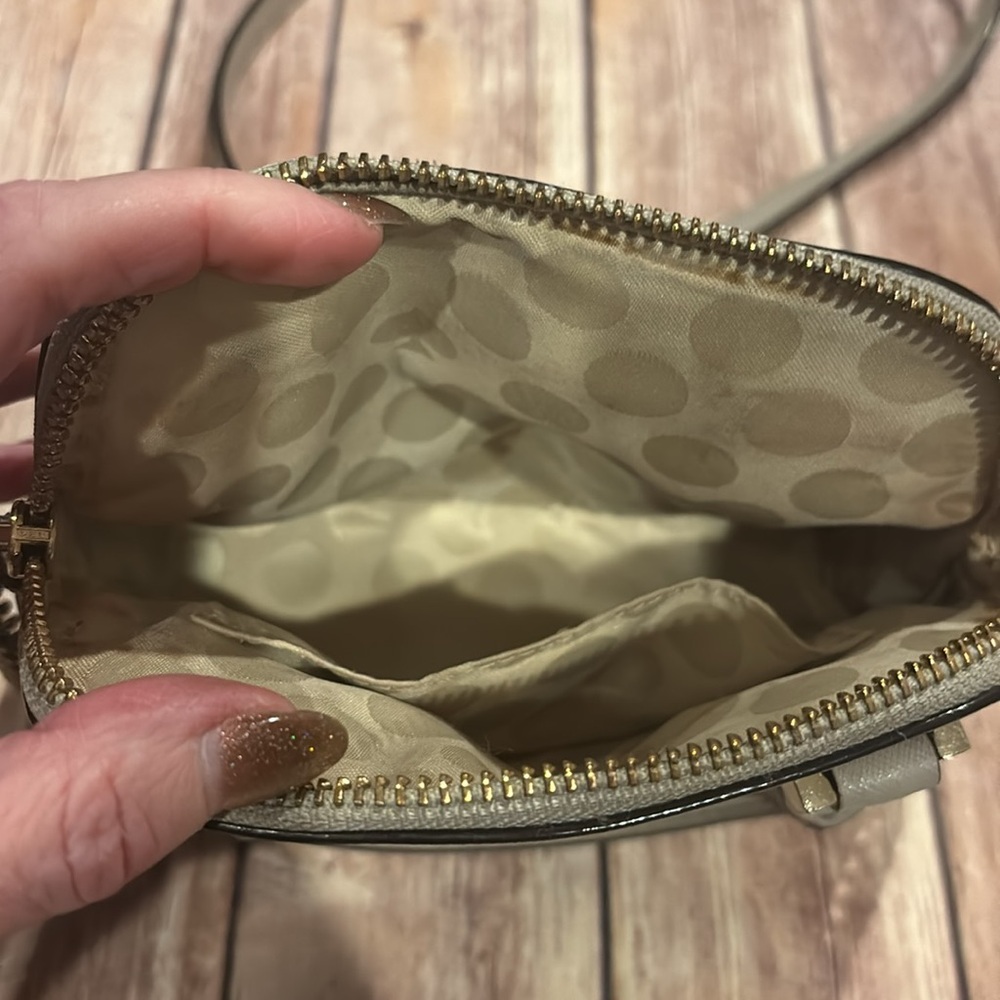 Kate Spade mini bag with gold hardware crossbody strap GUC - Picture 6 of 9